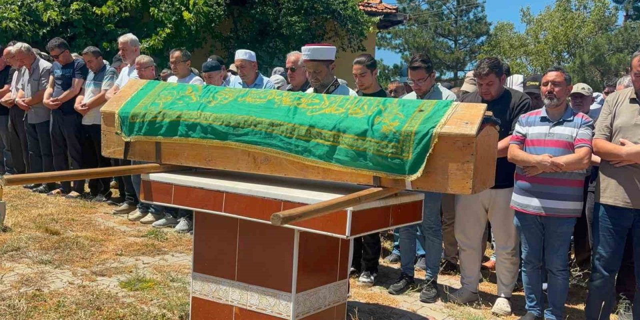 Sarı kantaron toplarken kayalıklardan düşerek ölen hastane teknikeri toprağa verildi