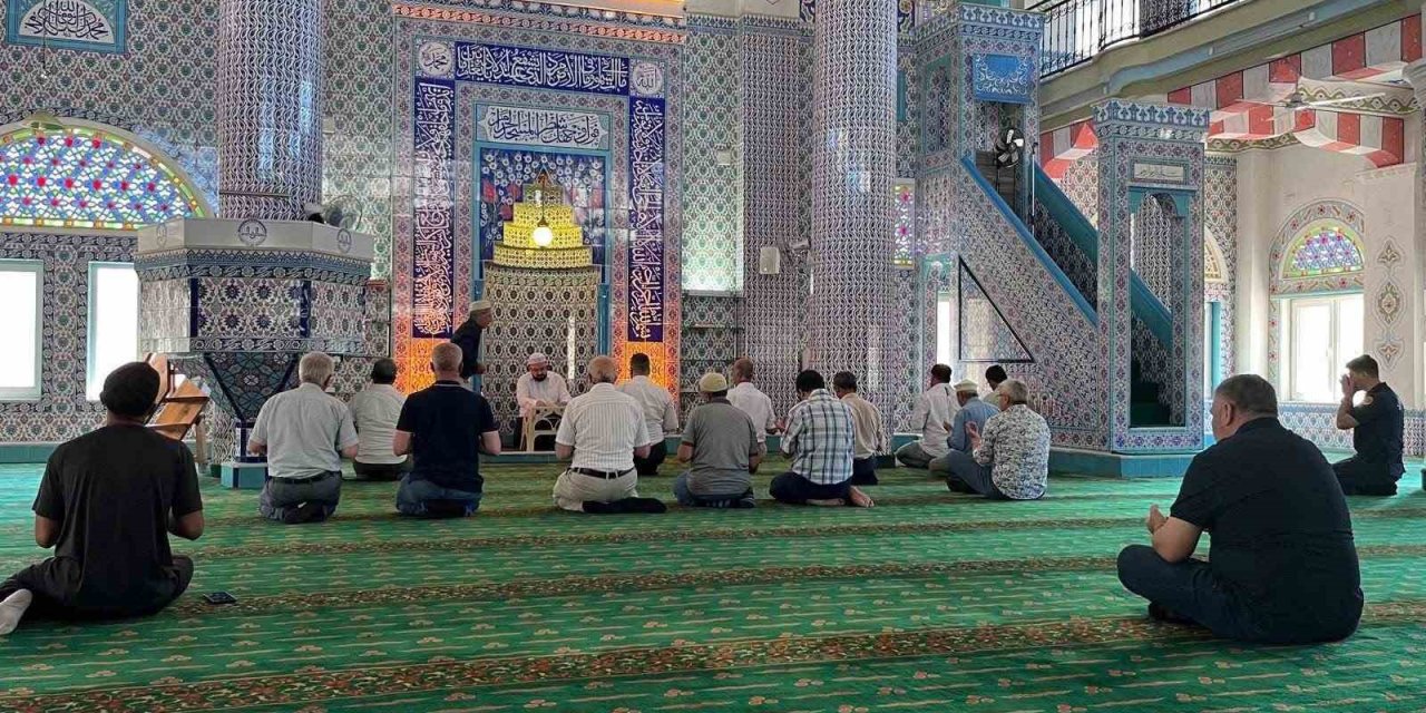 Sarıgöl’de şehitler için eller semaya açıldı