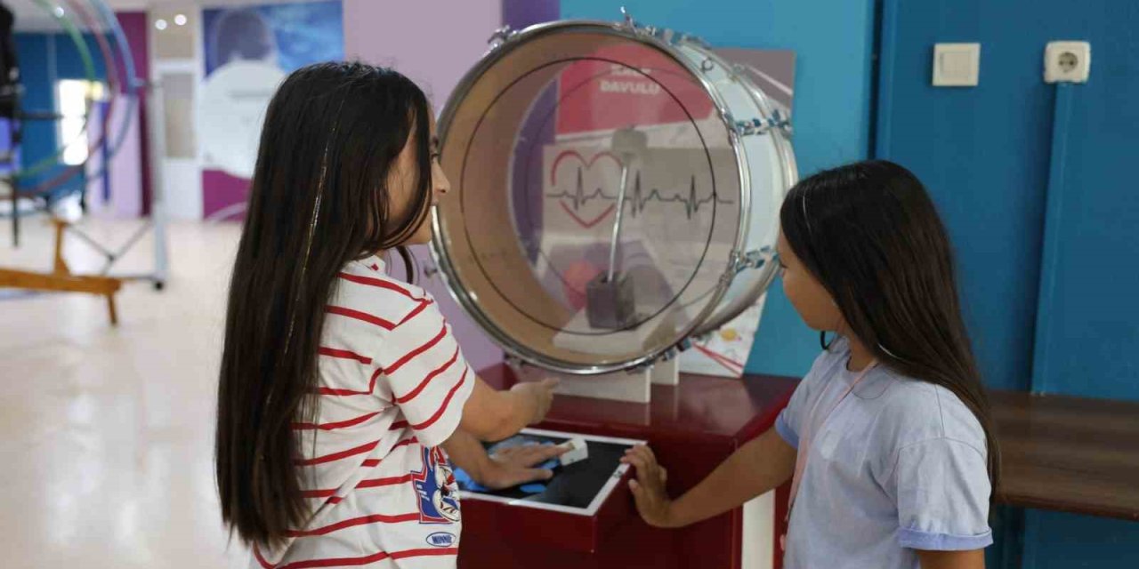 Aydınlı minikler yaz tatilini bilimle geçiriyor