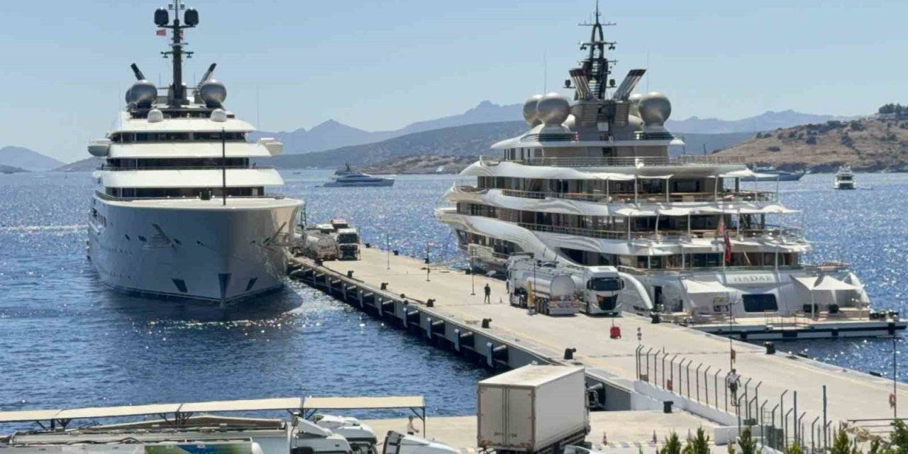 Bodrum’da süper yatlara 21 tankerle 600 bin litre yakıt ikmali