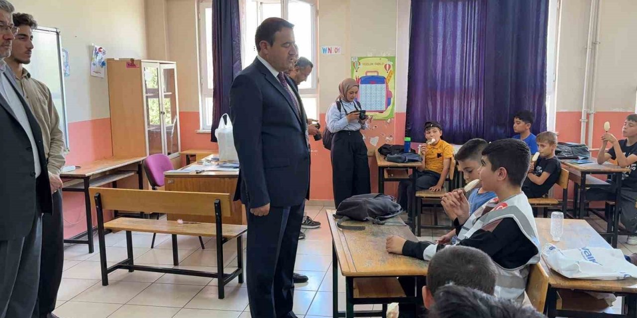 Kütahya Valisi Işın, Yaz Kur’an Kursu öğrencilerinin dondurma çağrısına kayıtsız kalmadı