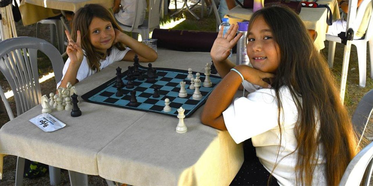 Kuşadası'nda Uluslararası Satranç Turnuvası düzenlendi