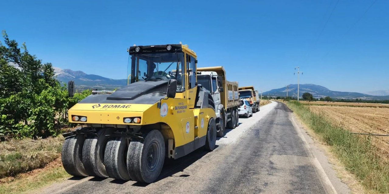 Kızılcabölük-Altınova yolu yenileme çalışmalarının ardından ulaşıma açıldı
