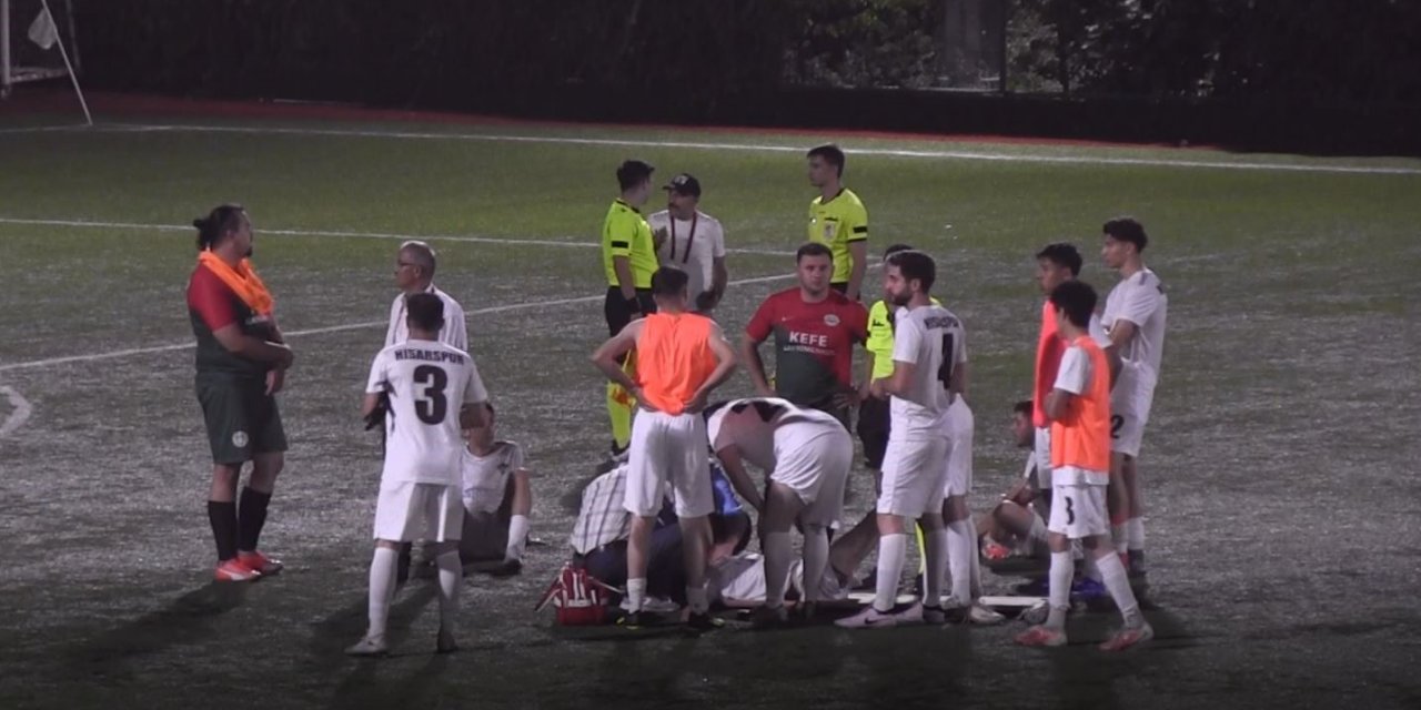 Denizli’de rakibiyle çarpışan futbolcu hastaneye götürüldü