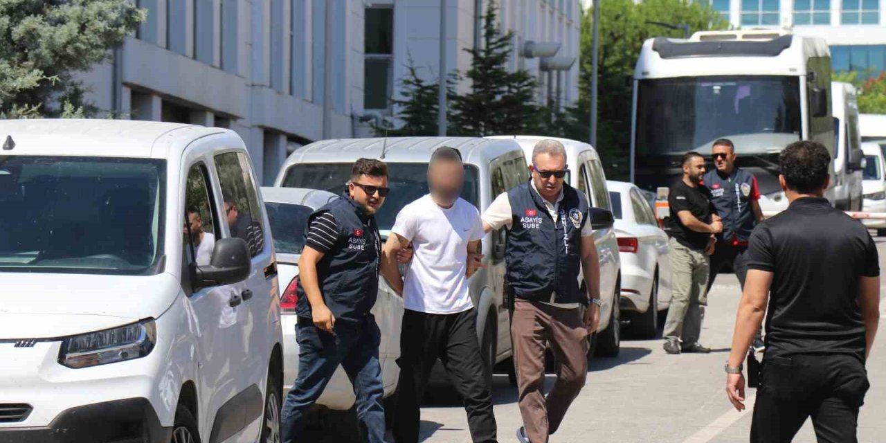 20 yıllık faili meçhul bakkal cinayetinin şüphelileri adliyeye sevk edildi