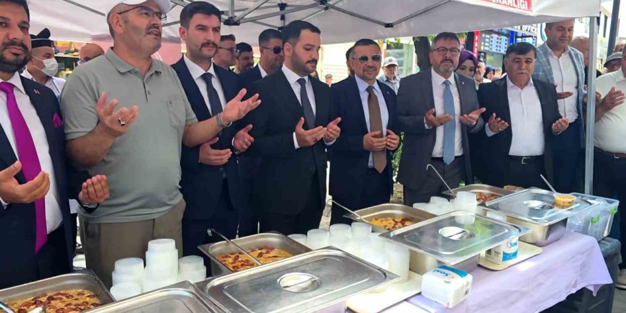 MHP Kütahya İl Başkanlığı’ndan vatandaşlara aşure ikramı