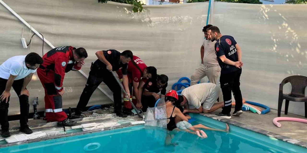 Havuzda kolu sıkışan 4 yaşındaki çocuk kurtarıldı