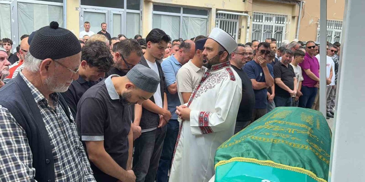 Alanya’daki otel yangınında ölen stajyer öğrenci Kütahya’da son yolculuğuna uğurlandı
