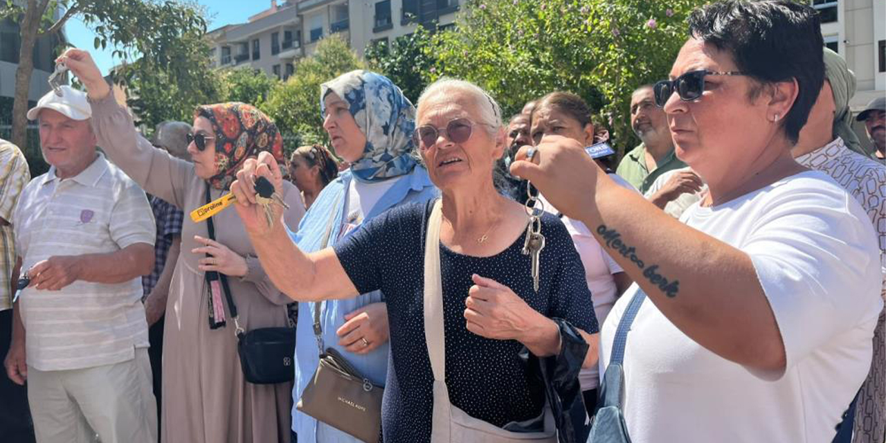 Anahtarlı protesto: Hak sahipleri evlerini istedi