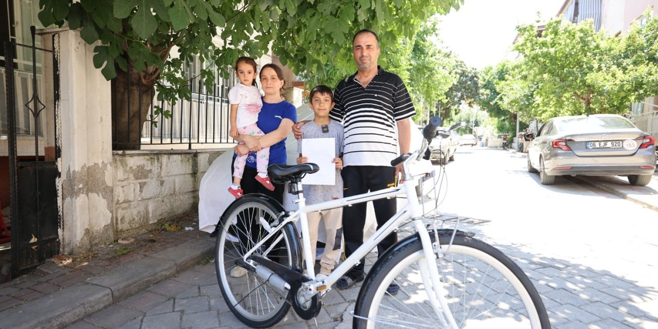 Denizli Büyükşehirden miniklere bisiklet hediyesi