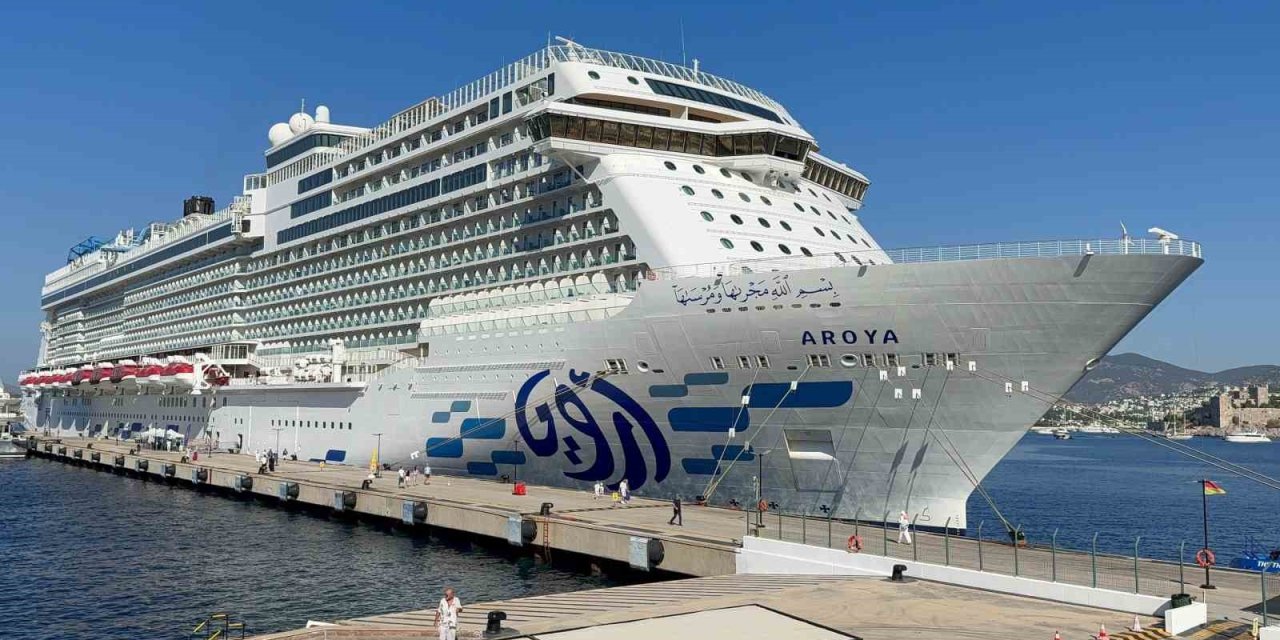 Dev kruvaziyer Bodrum’a demirledi