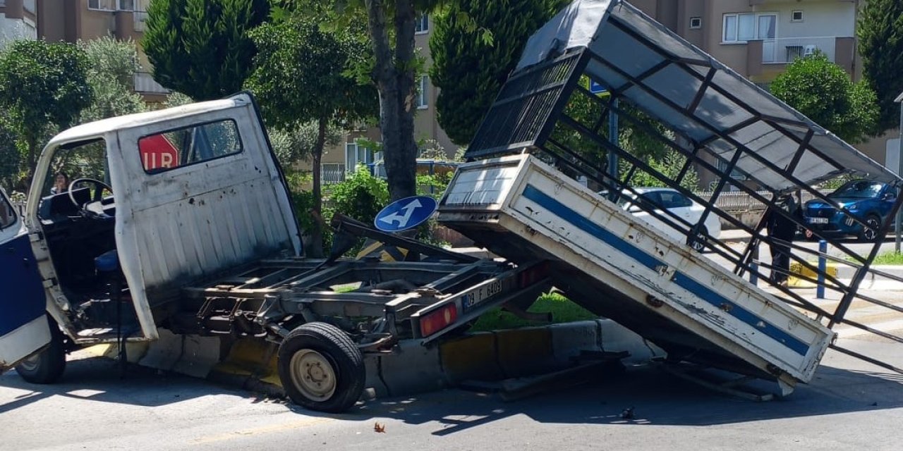 Otomobille çarpışan kamyonet refüje çıktı: 1 yaralı