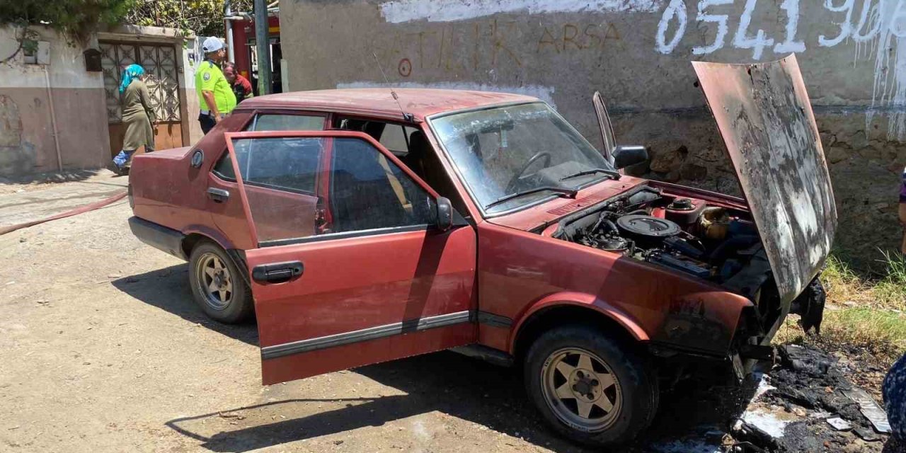 Nazilli’de otomobil yangını, araç kullanılamaz hale geldi