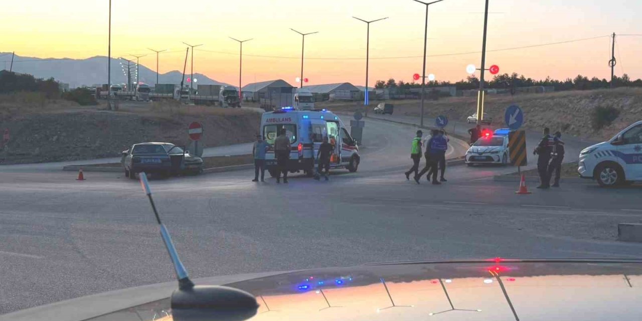Emet’te trafik kazası: 4 kişi yaralandı, sürücü olay yerinden kaçtı