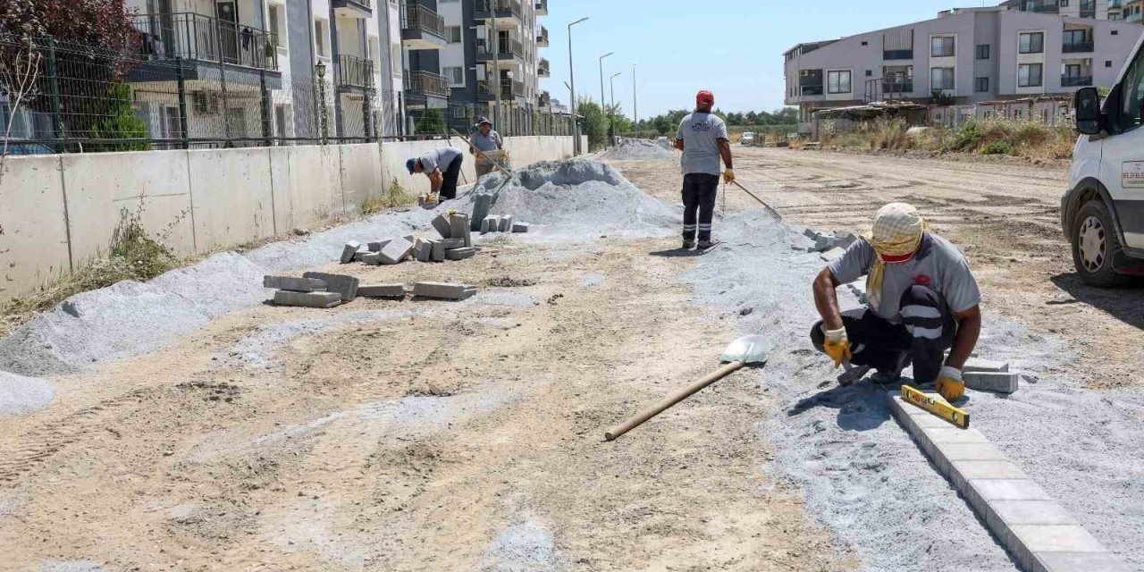 Efeler’de yol yatırımları sürüyor