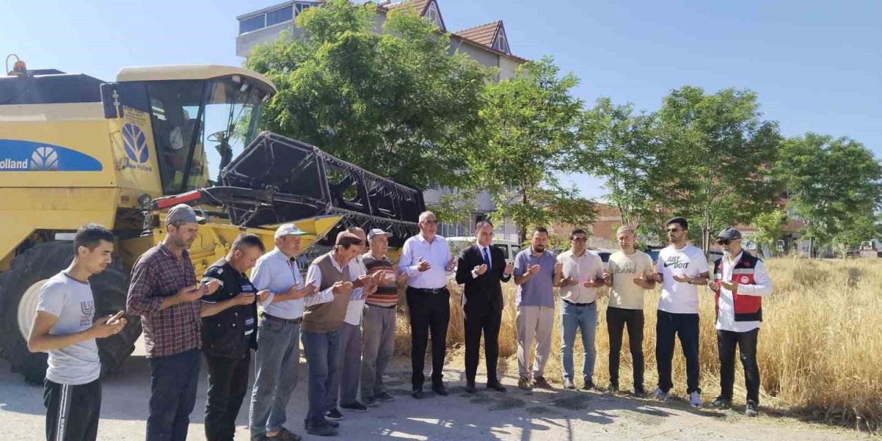 Aslanapa’da hububat hasadı dualarla başladı
