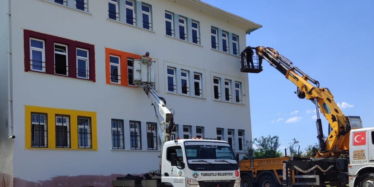 Turgutlu’da okullar ve parklar yeni döneme hazırlanıyor