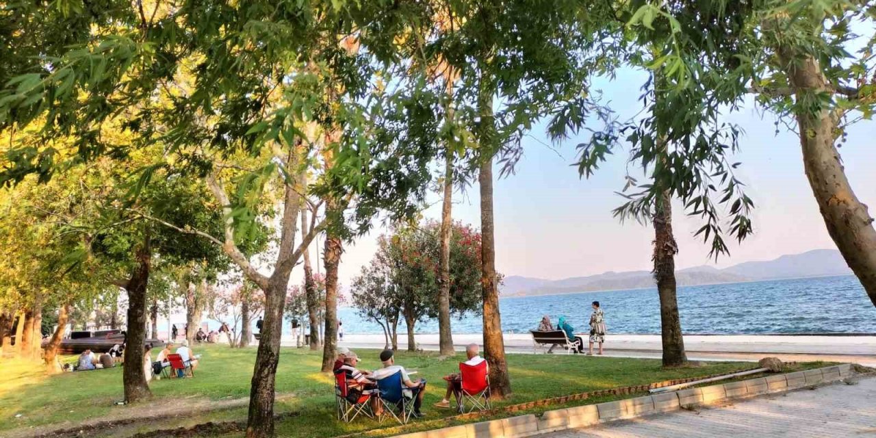 Köyceğiz’de sıcak hava etkili oluyor