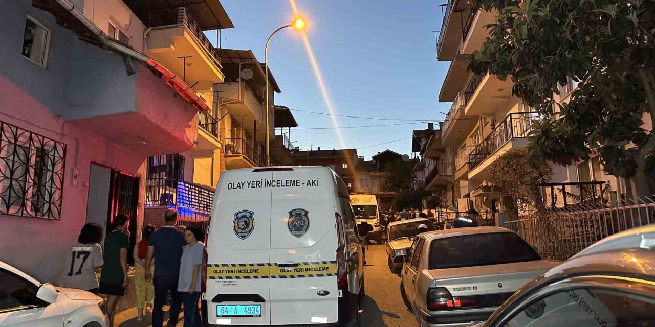 Uşak’ta dut toplarken çatıdan düşen adam hayatını kaybetti