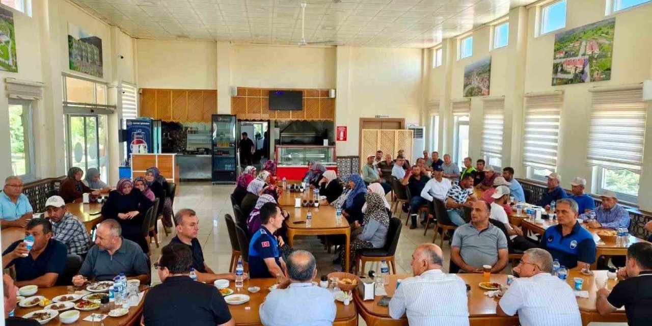 Hisarcık Belediye Başkanı Demirtaş, belediye personeliyle bir araya geldi