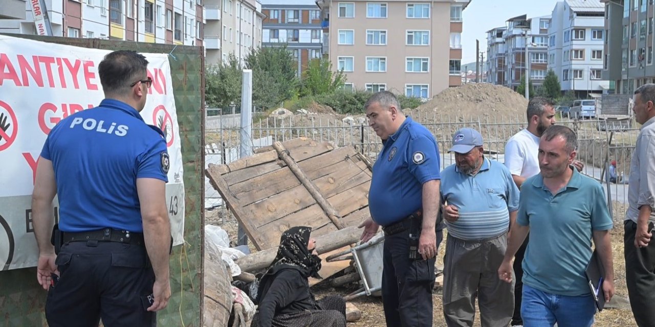 Kütahya’da tahliye gerginliği, 84 yaşındaki kadın ve oğlu ekiplere direndi