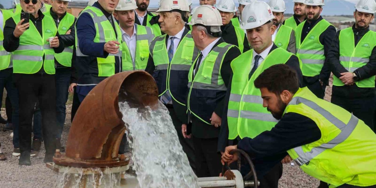 Dikili Jeotermal Isıtmalı Sera Organize Tarım Bölgesi’nde ilk ruhsatlar yatırımcılara teslim edildi