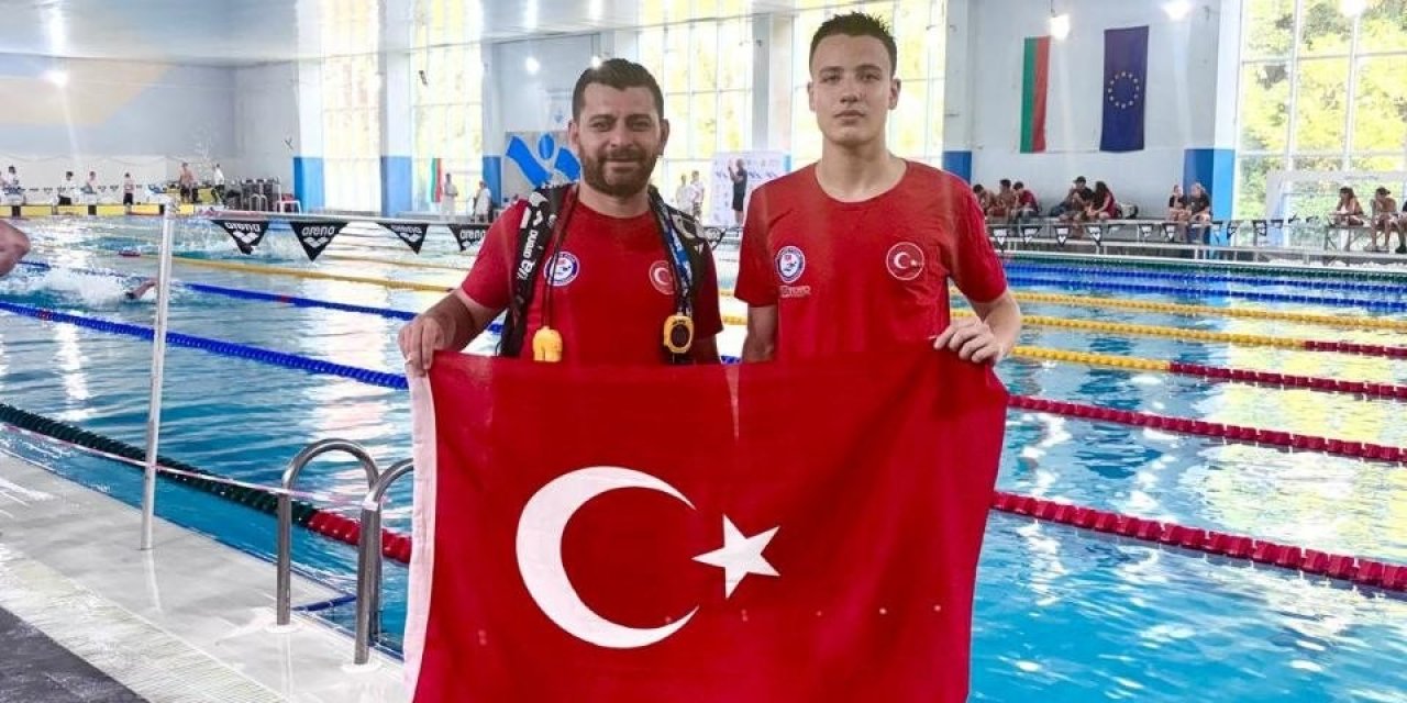Denizli Büyükşehir Belediyesporlu yüzücüler altın madalyaları topladı