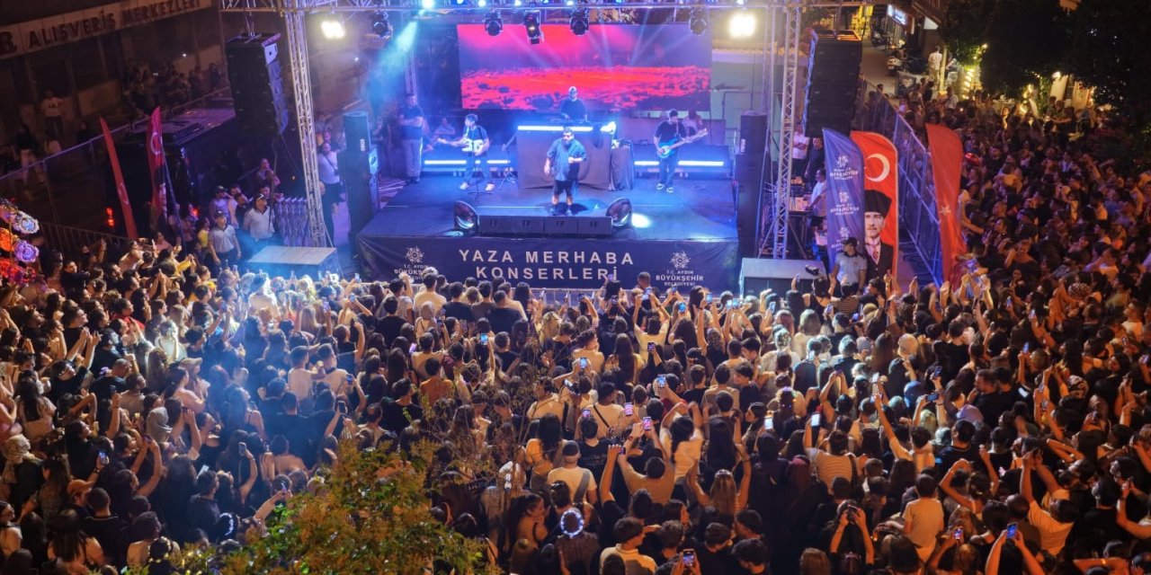 Aydın Büyükşehir Belediyesi Nazillili vatandaşları yaz konserinde buluşturdu