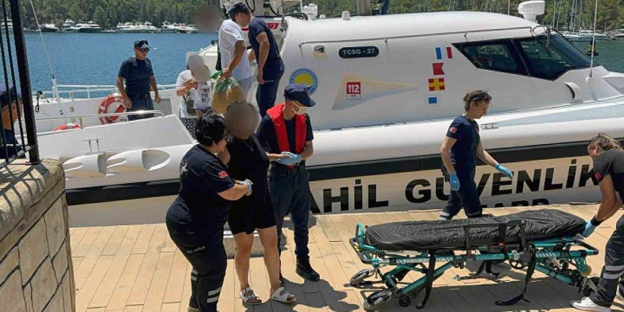 Sahil Güvenlik, gezi teknesi ve ticari yattan iki kişiyi tıbbi tahliye gerçekleştirdi