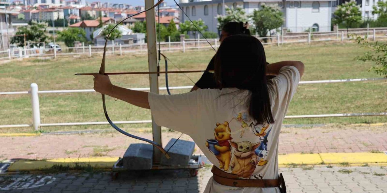 Uşak Belediyesi yaz spor okullarında eğlenceli aktiviteler sürüyor