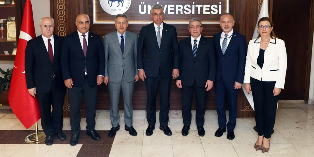 Bakan Memişoğlu’ndan İzmir’de akademik buluşma