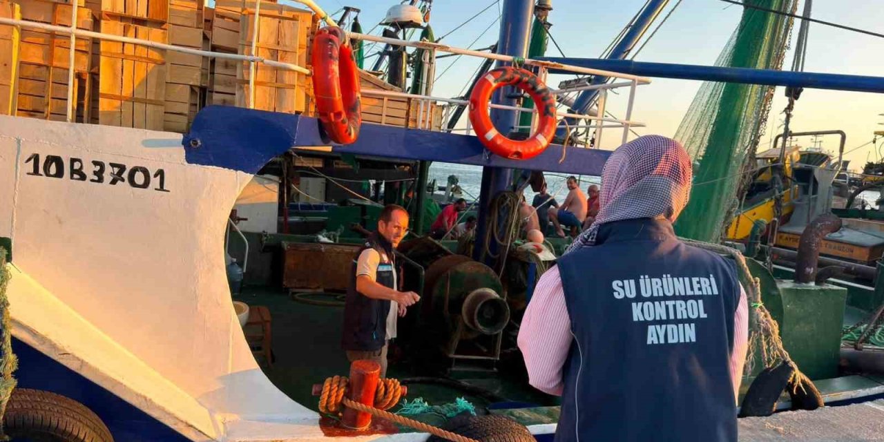 Didim’de uluslararası sularda avlanan trol teknelerine denetim