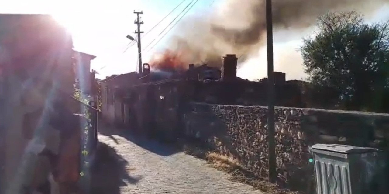 Salihli’de tarihi köyde korkutan ev yangını