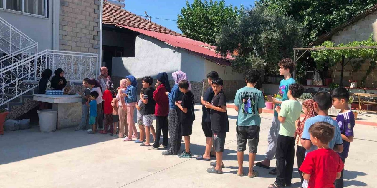 Hayırseverler Kur’an kursu öğrencilerini yalnız bırakmıyor
