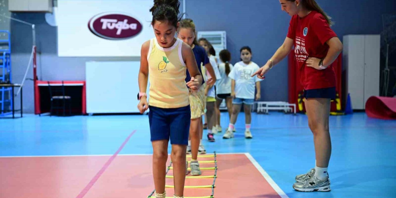 Aydın Büyükşehir’in ücretsiz voleybol kurslarına yoğun ilgi