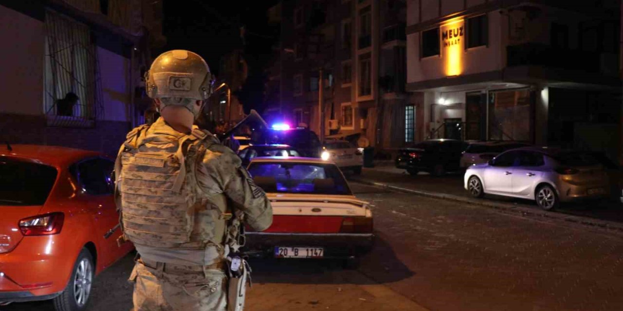 Denizli’de 53 yılla aranan 2 firari JASAT’ın sıkı takibinden kaçamadı