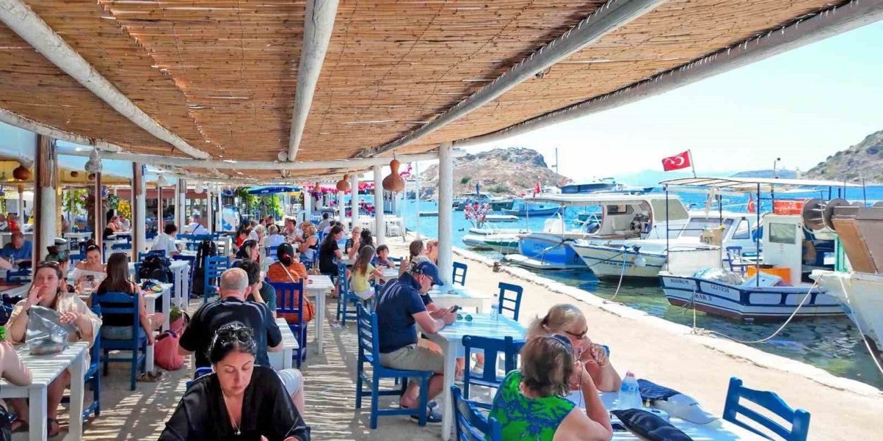 Bodrum Belediyesi’nin kafeleri yazın buluşma noktası oldu
