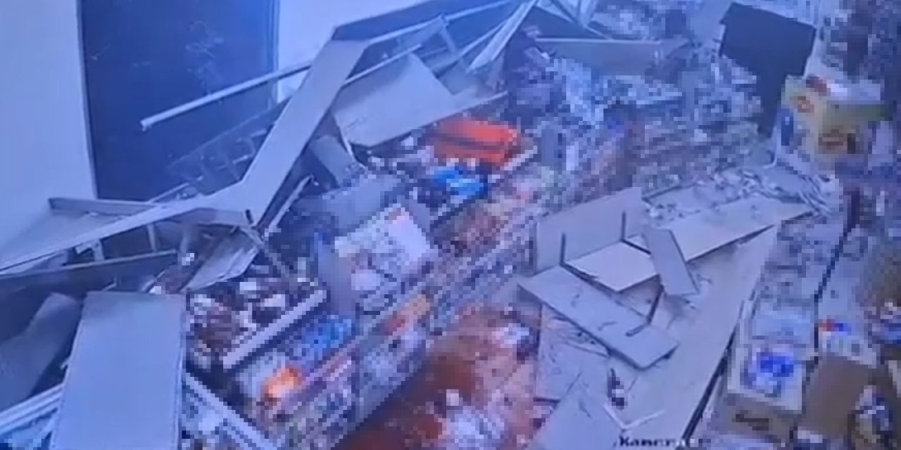 Kontrolden çıkan otomobil markete daldı, vatandaşlar ölümden döndü
