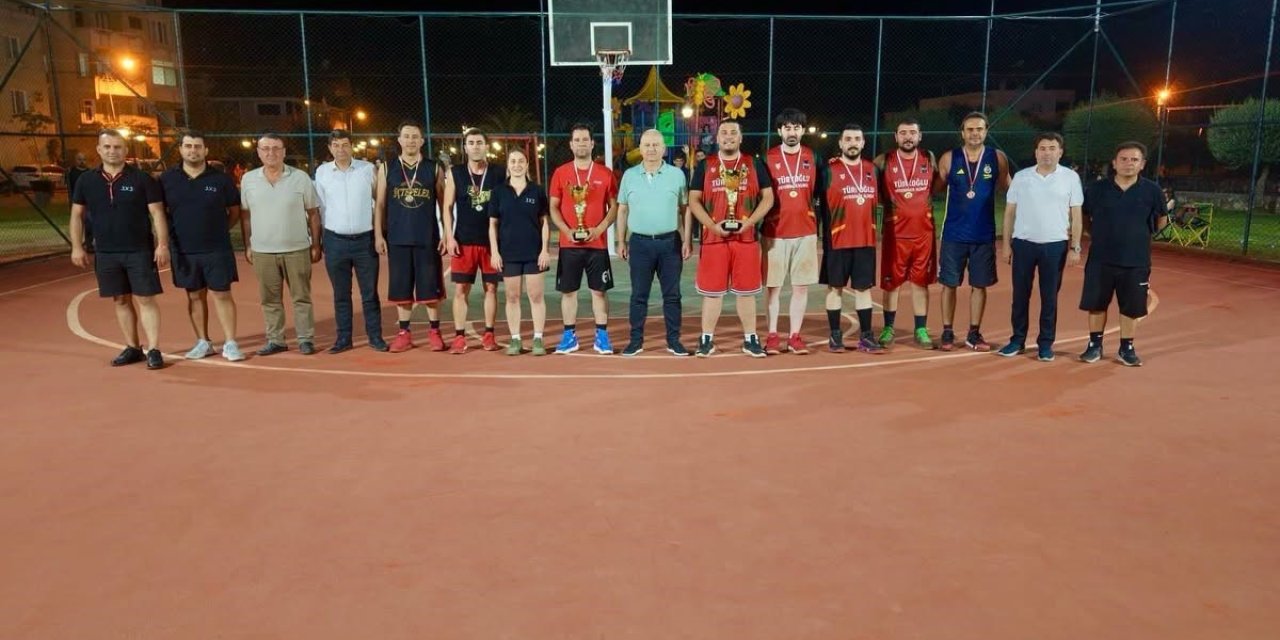 Çine’de 3x3 Sokak Basketbolu Turnuvası kupa töreniyle tamamlandı