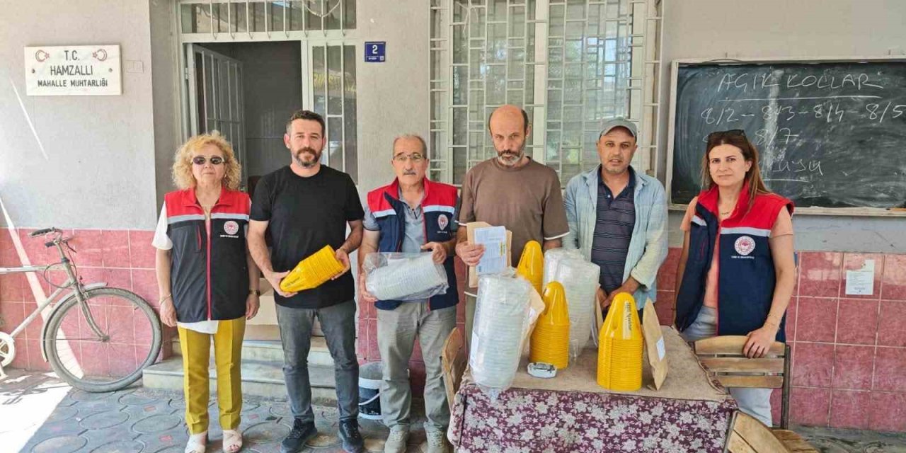 Nazilli’de 2 bin 500 Akdeniz meyve sineği tuzağı dağıtıldı