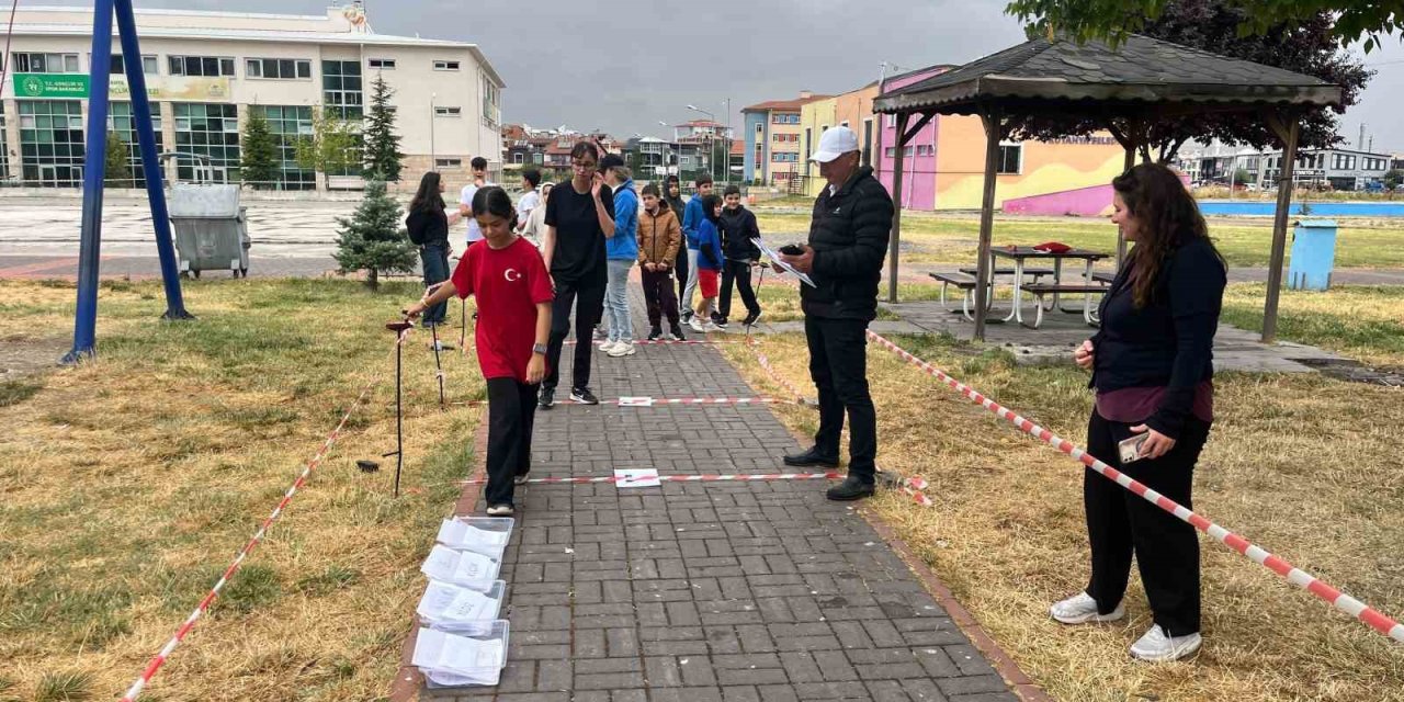 Sağanak yağmur oryantiring heyecanını durduramadı