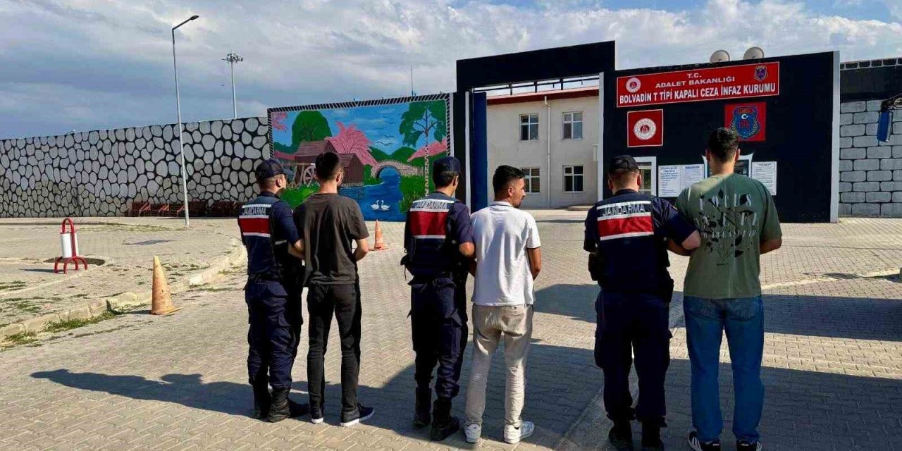 Jandarma çeşitli suçlardan aranan 34 kişiyi yakaladı