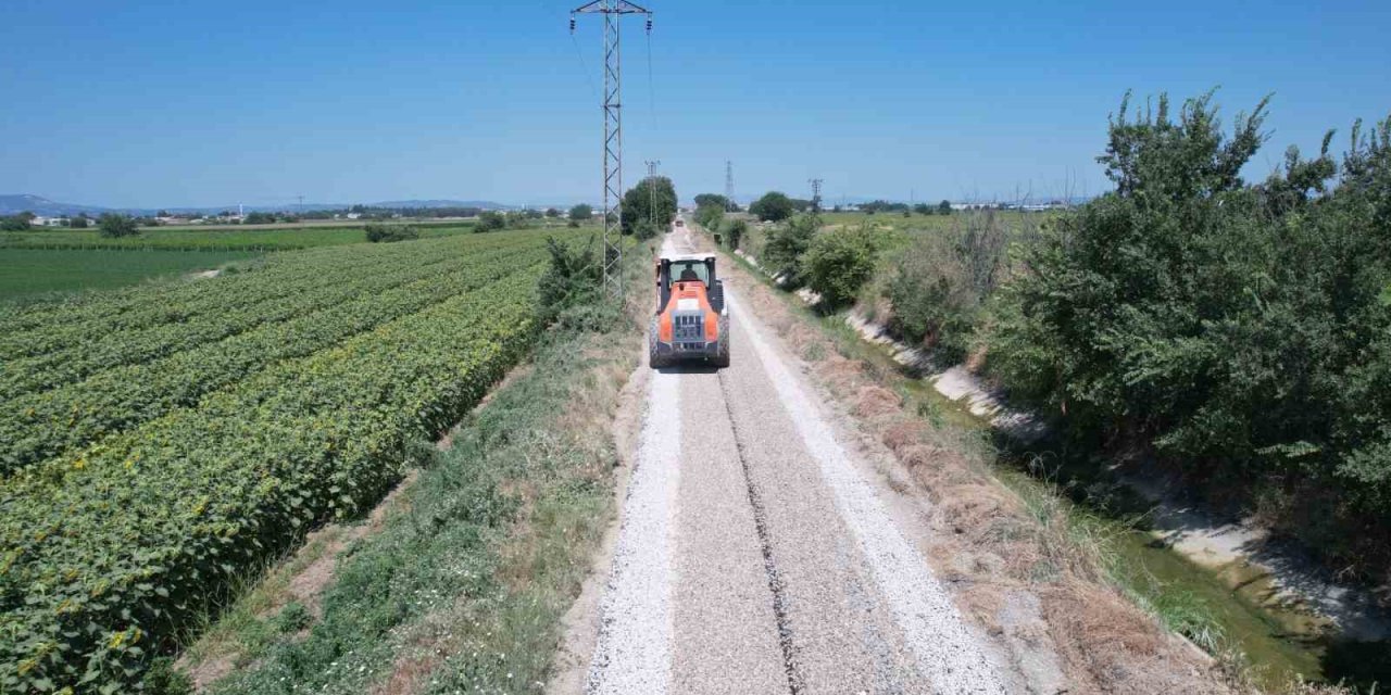 Şehzadeler’de çiftçinin beklediği yol yenilendi