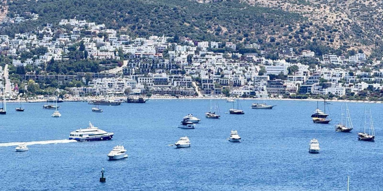 Bodrum turizmde gücünü korudu: İlk 6 ayda 416 bin yabancı turist, Temmuz’da nüfus 800 bine dayandı