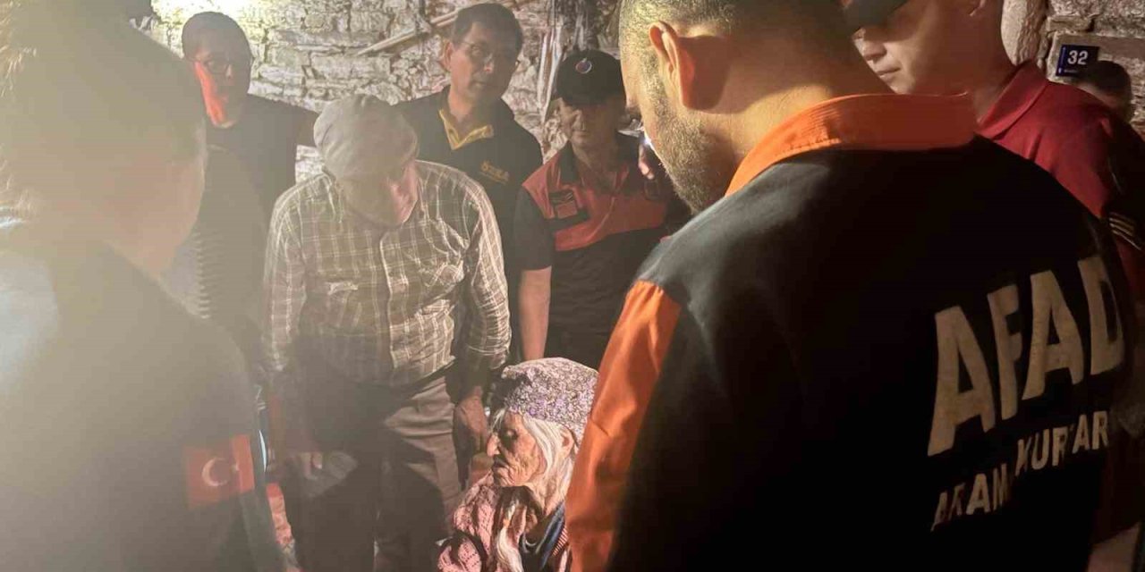 Alzheimer hastası yaşlı kadın ekiplerin çalışmasıyla sağ bulundu