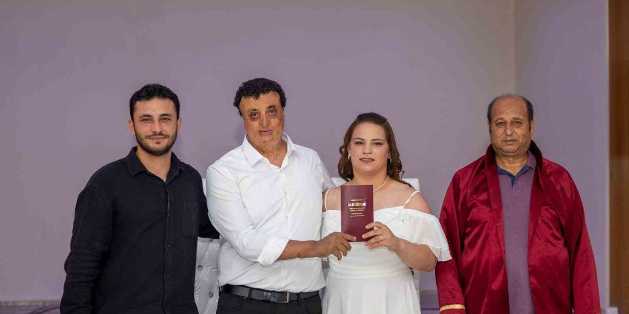 Sessiz dünyalarında aşkı buldular, işaret diliyle ‘evet’ dediler