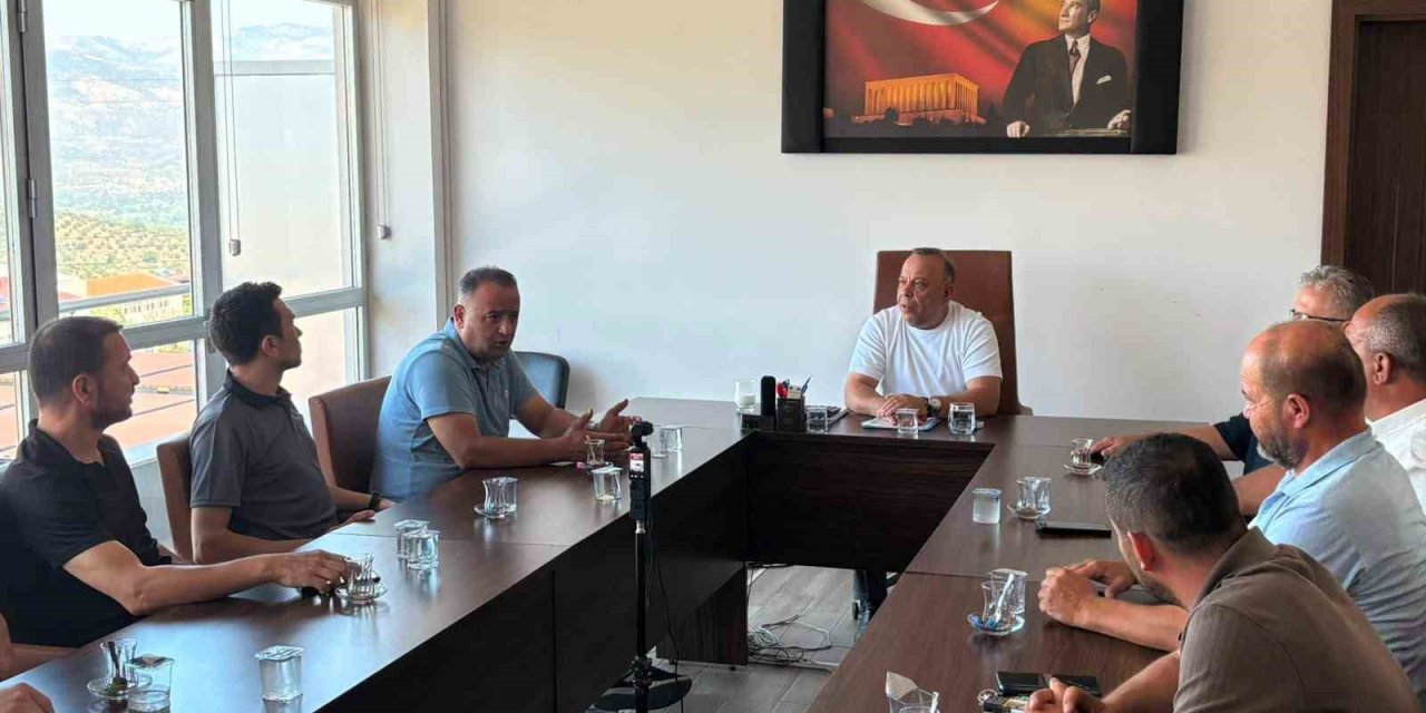 Başkan Özel, merkez mahalle muhtarlarının taleplerini dinledi