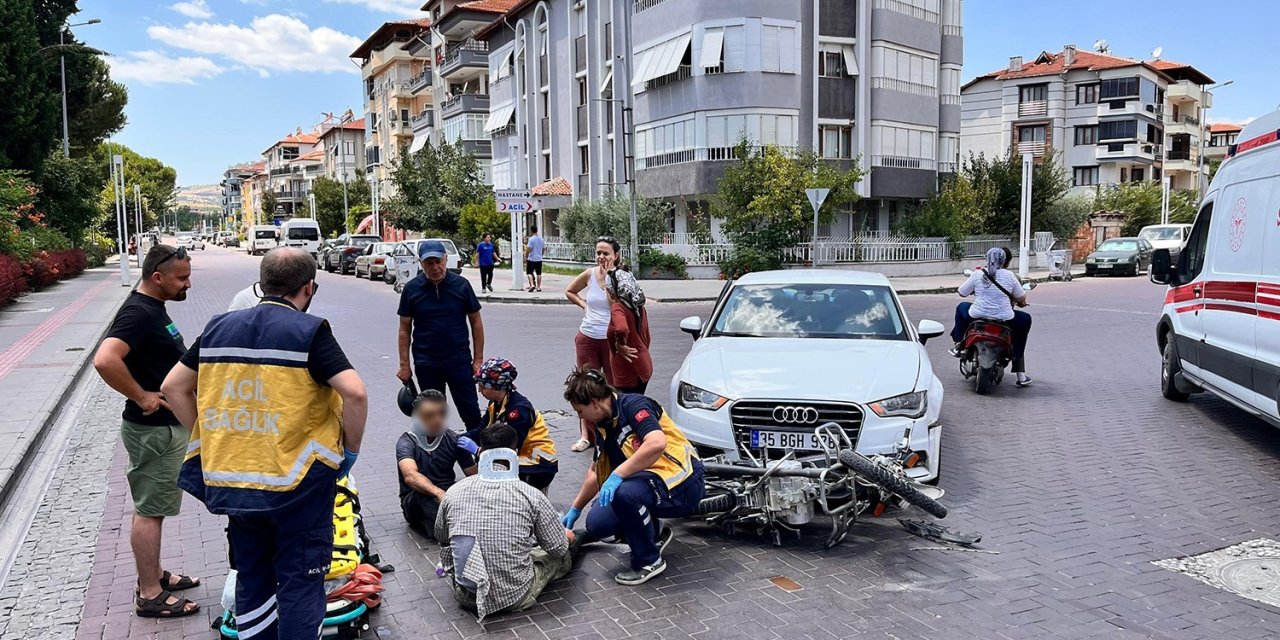 Kula’da otomobil ile motosiklet çarpıştı: 2 yaralı