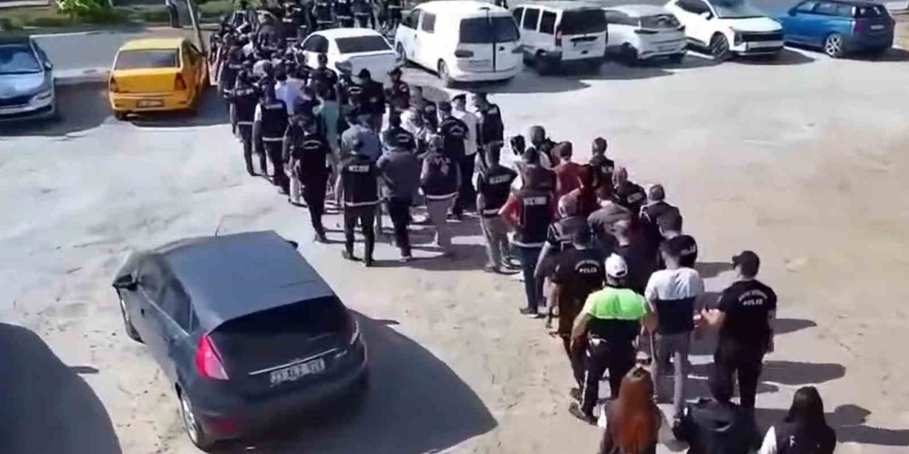 Sahte internet sitesi ile vize başvurusunda bulunan vatandaşları dolandıran şebeke çökertildi
