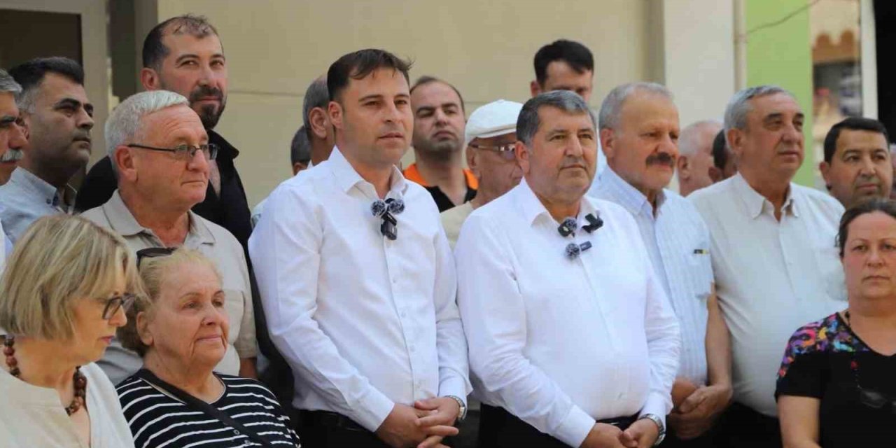 Bayındır’da CHP’den toplu istifa: Belediye Başkanı Sakarsu ve partililer Yeni Parti’ye katıldı